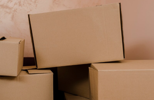 Qual a melhor cola para caixa de papelão? Entenda os tipos e aplicações