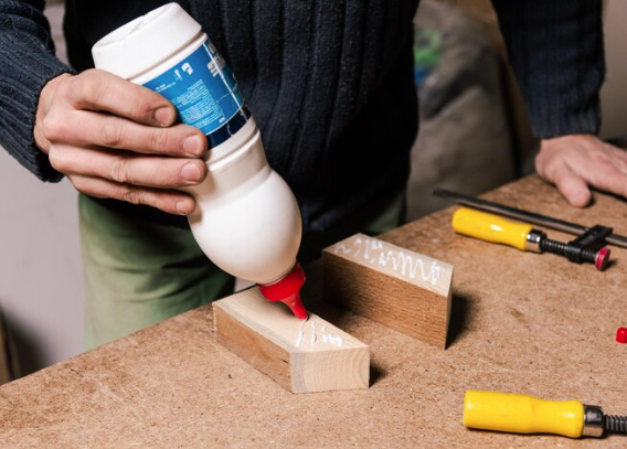 Onde comprar cola PVA? Conheça as soluções da Ricla