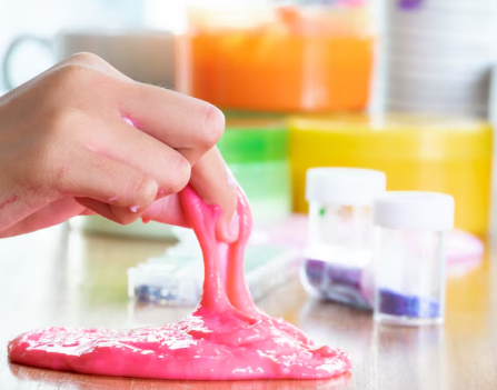 Qual é a melhor cola para fazer slime? Conheça a opção ideal!