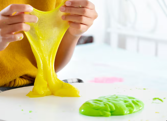 Melhor cola para slime: qual escolher sem errar